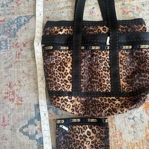 Lesportsac Brown and Black Cheetah Cat Print Tote with Matching Pouch Vintage